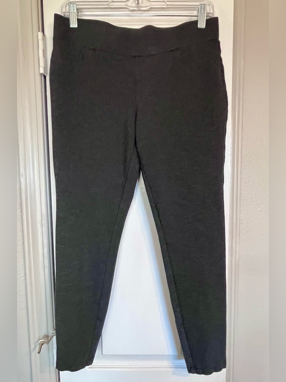 MATTY M. PANT LEGGING  Dark Gray SQUARE BACK POCKETS Stretch Size Medium